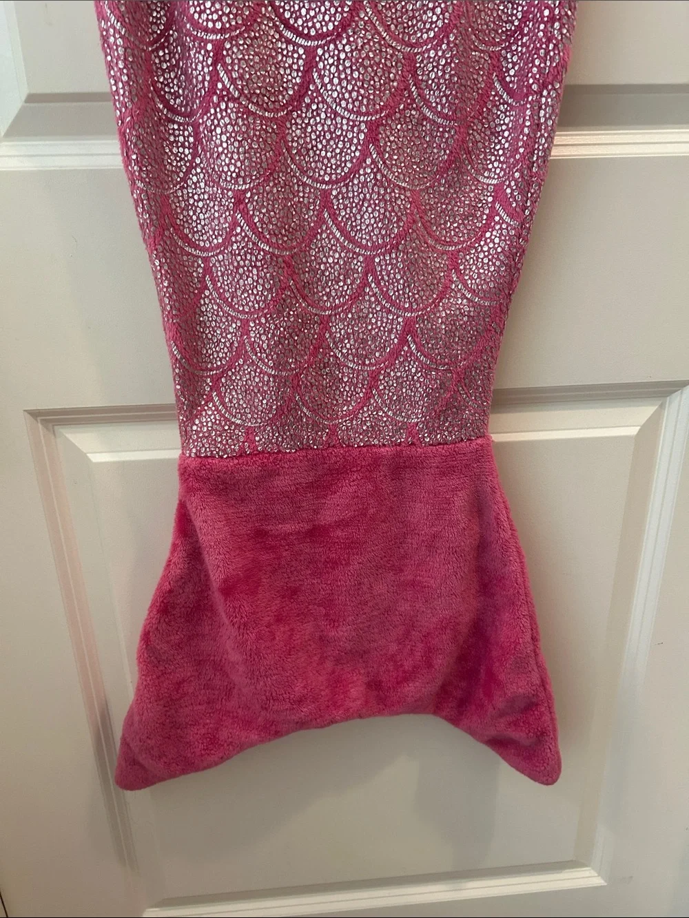 Unbranded Pink Slip In Mermaid Tail Fleece Blanket w/ Sparkle Scale Pattern OS